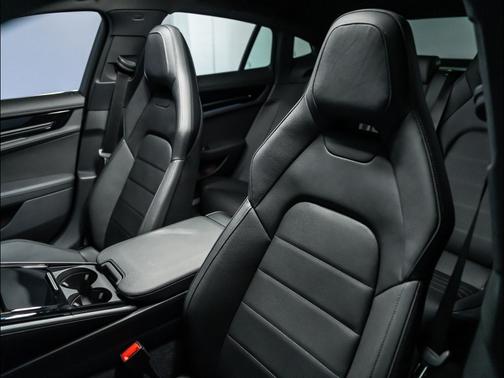 BLACK 2026 Porsche Panamera 4