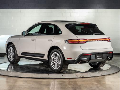 2025 Porsche Macan Base