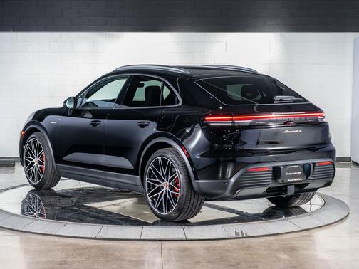 2025 Porsche Macan 4S