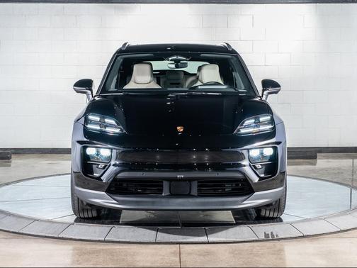 2025 Porsche Macan 4S