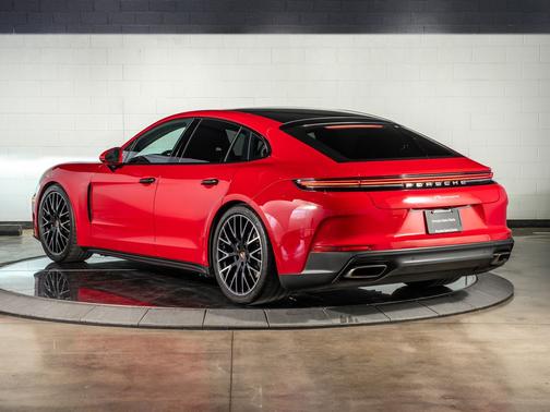 2025 Porsche Panamera 