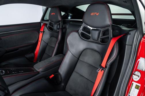 2022 Porsche 718 Cayman GT4