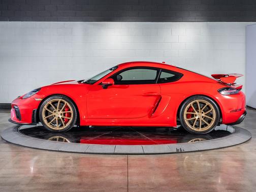 2022 Porsche 718 Cayman GT4