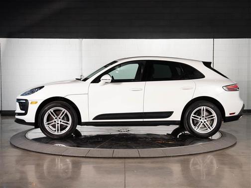 2025 Porsche Macan Base