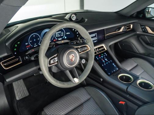 2025 Porsche Taycan 4S