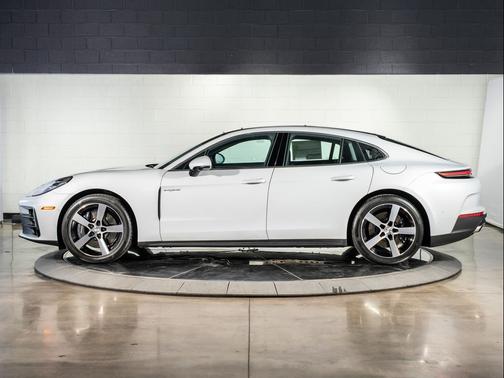 2026 Porsche Panamera 4 E-Hybrid
