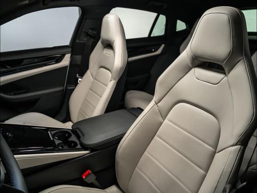 2026 Porsche Panamera 4 E-Hybrid