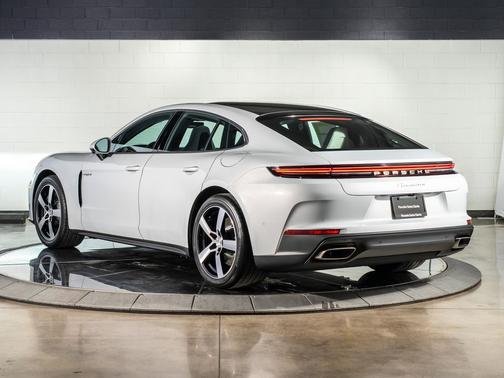 2026 Porsche Panamera 4 E-Hybrid
