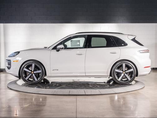 2025 Porsche Cayenne GTS