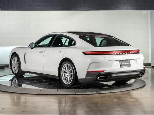 2025 Porsche Panamera Base