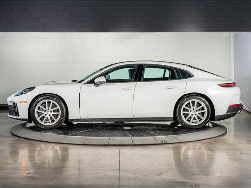 2025 Porsche Panamera Base