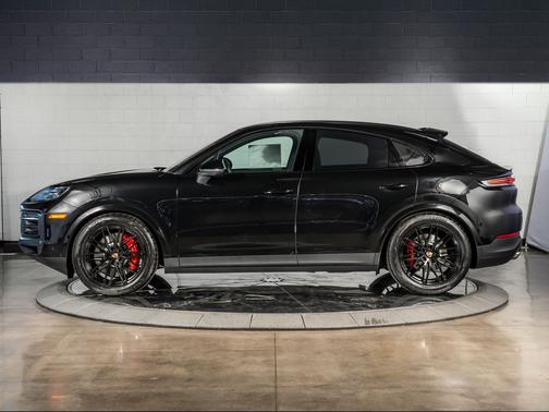 Chromite Black Metallic 2026 Porsche Cayenne S