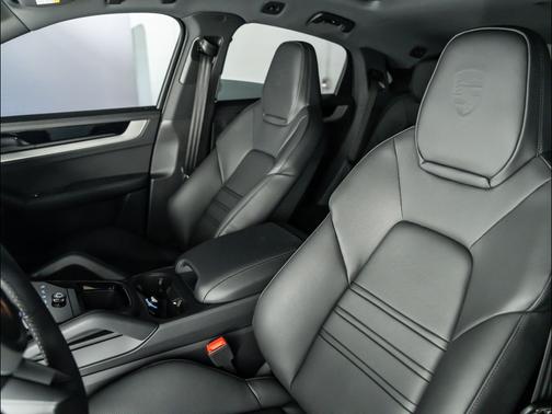 Chromite Black Metallic 2026 Porsche Cayenne S