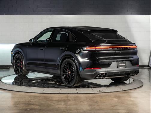 Chromite Black Metallic 2026 Porsche Cayenne S