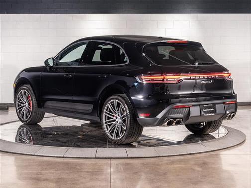 2025 Porsche Macan Base