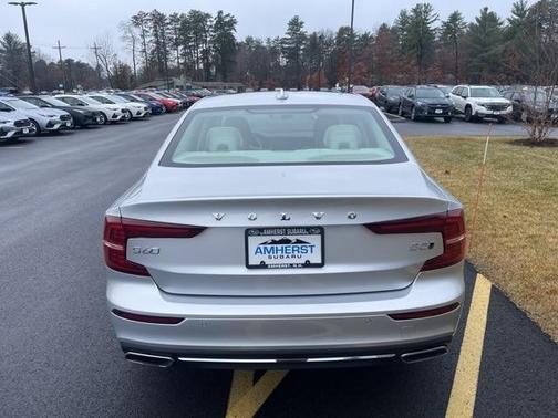 2022 Volvo S60 B5 Inscription