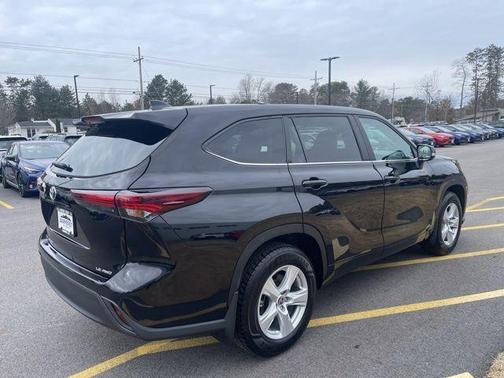 Black 2024 Toyota Highlander LE