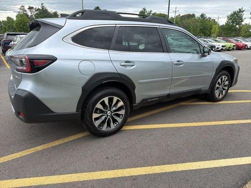 Ice Silver Metallic 2025 Subaru Outback Limited