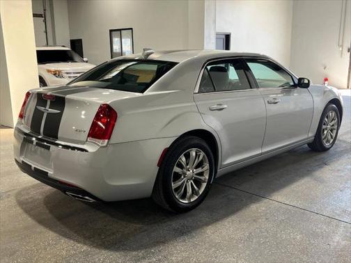 2019 Chrysler 300 Touring