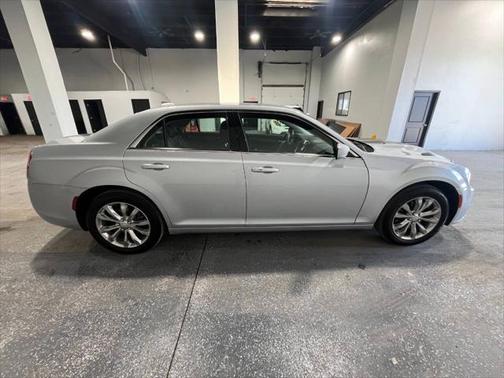 2019 Chrysler 300 Touring