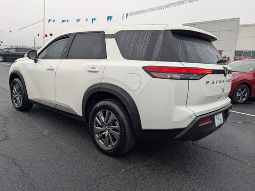 2022 Nissan Pathfinder S 2WD