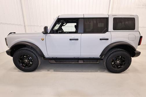 Avalanche Gray 2026 Ford Bronco Badlands