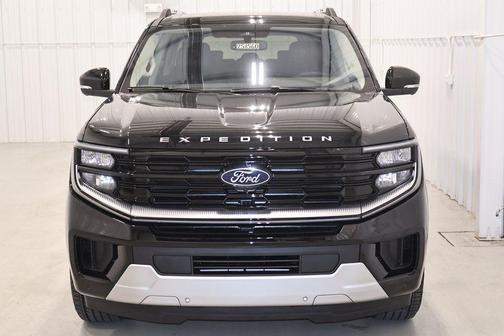 Agate Black Metallic 2025 Ford Expedition Max Platinum