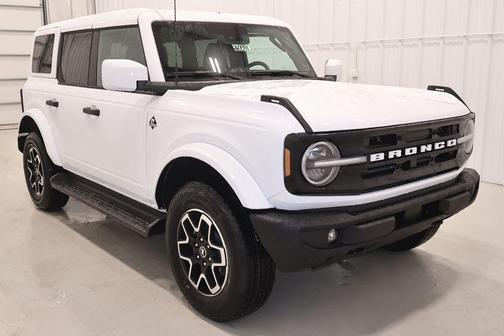 Oxford White 2026 Ford Bronco Outer Banks