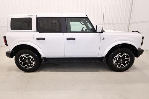 Oxford White 2026 Ford Bronco Outer Banks