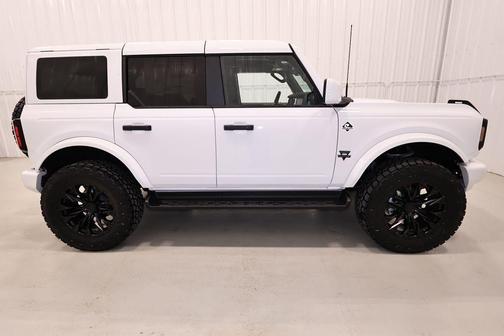 Oxford White 2026 Ford Bronco Outer Banks