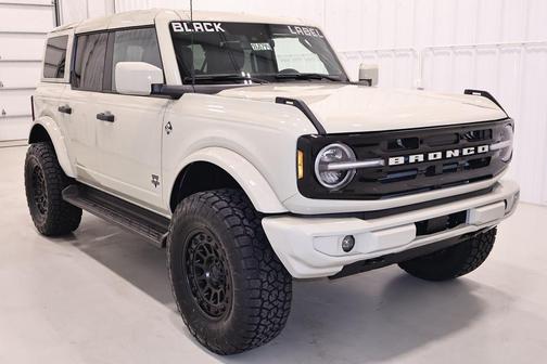 Desert Sand 2026 Ford Bronco Outer Banks