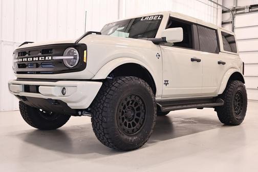 Desert Sand 2026 Ford Bronco Outer Banks