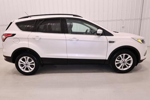White Platinum Tri-Coat Metallic 2018 Ford Escape SE