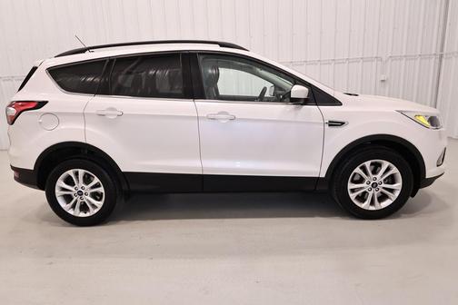 White Platinum Tri-Coat Metallic 2018 Ford Escape SE