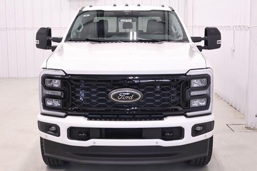 Star White 2026 Ford F-350 Lariat Super Duty