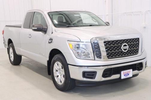 2017 Nissan Titan SV