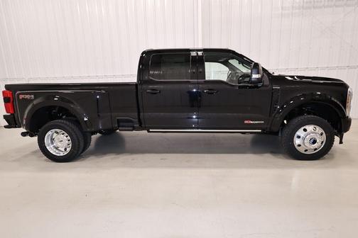 Agate Black Metallic 2026 Ford F-450 Platinum