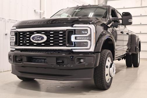 Agate Black Metallic 2026 Ford F-450 Platinum