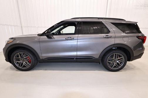 Carbonized Gray Metallic 2026 Ford Explorer ST-Line