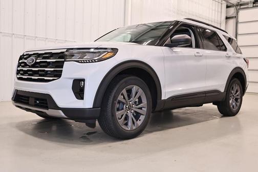 Space White Metallic 2026 Ford Explorer Active