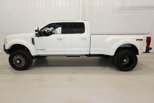 2022 Ford F-450 LIMITED