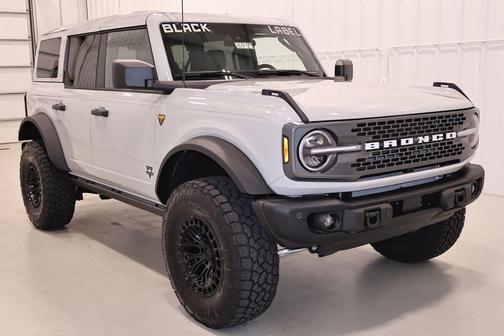 Avalanche Gray 2026 Ford Bronco Badlands
