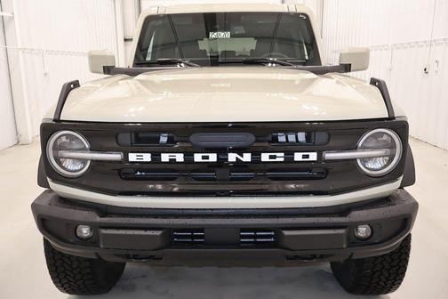 Desert Sand 2025 Ford Bronco Outer Banks