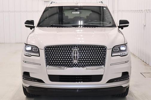 Pearl Metallic 2024 Lincoln Navigator L Reserve