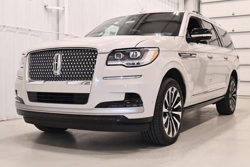 Pearl Metallic 2024 Lincoln Navigator L Reserve