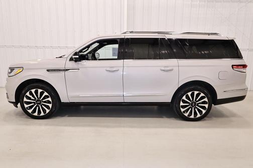 Pearl Metallic 2024 Lincoln Navigator L Reserve