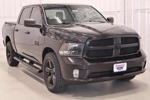 Brilliant Black Crystal Pearlcoat 2017 RAM 1500 Express