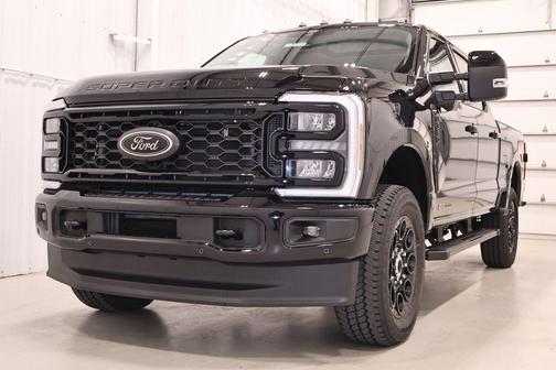 Agate Black Metallic 2026 Ford F-350 Lariat Super Duty