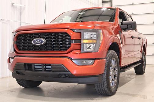 Hot Pepper Red Metallic Tinted Clearcoat 2023 Ford F-150 XL