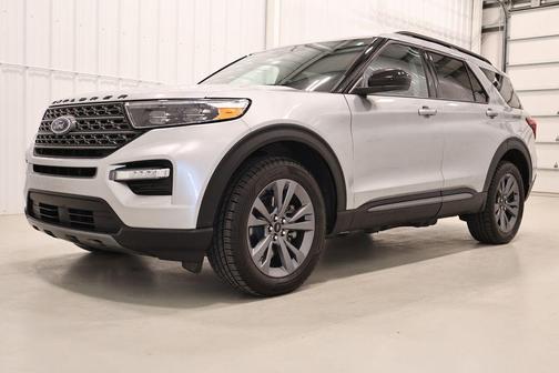 Iconic Silver Metallic 2023 Ford Explorer XLT